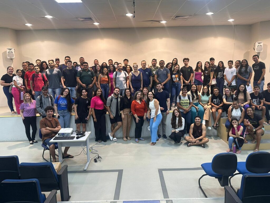 Equipe da Assistência Estudantil e discentes assistidos